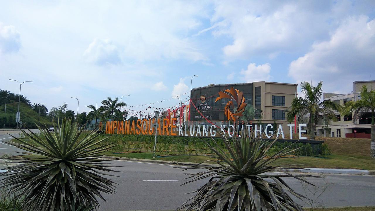 Impianacasa Kluang Homestay Bagian luar foto