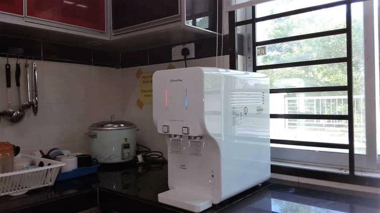 Impianacasa Kluang Homestay Bagian luar foto